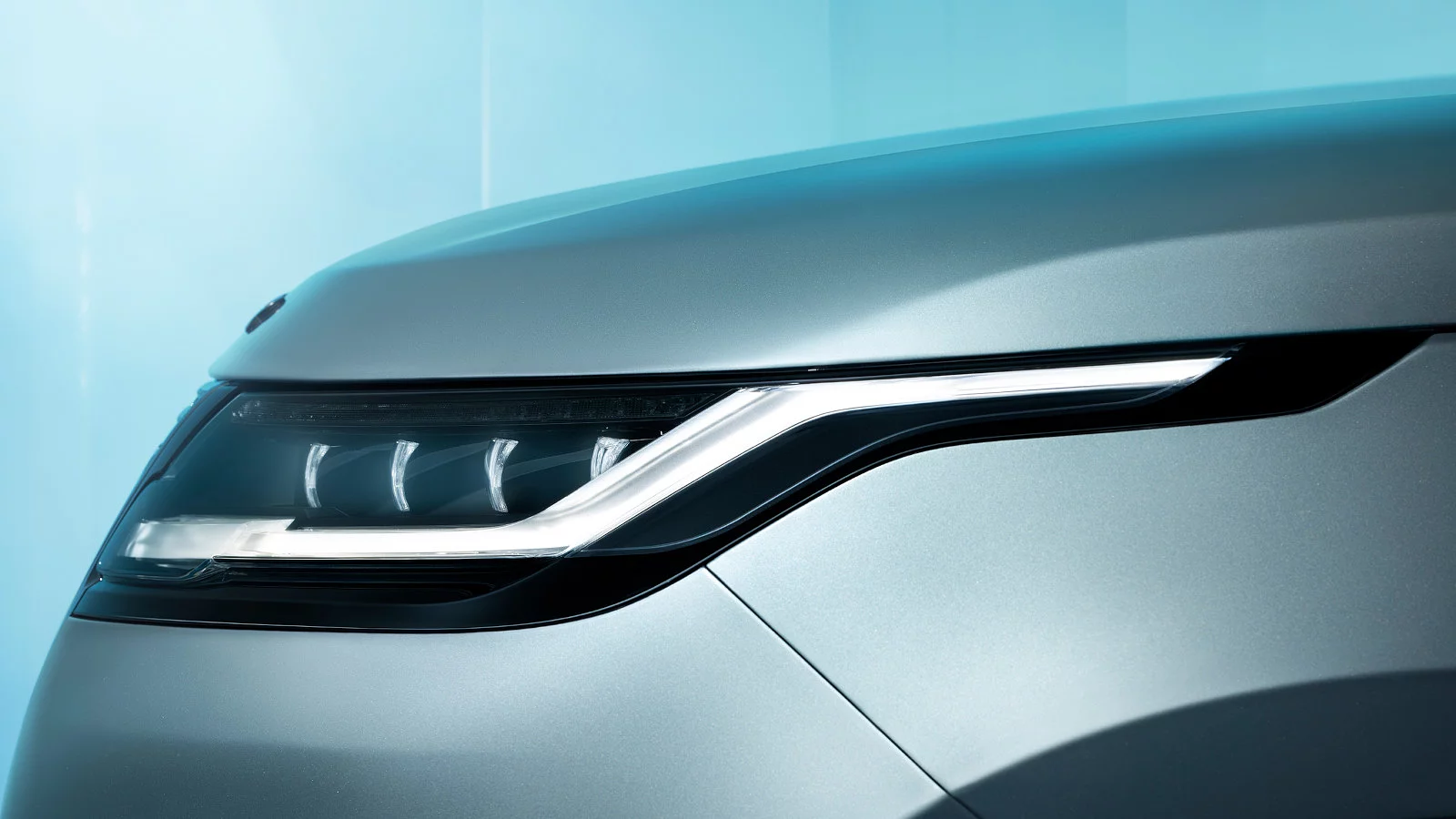 Cụm đèn pha Pixel LED thông minh tích hợp dải đèn LED ban ngày đặc trưng xe Range Rover Velar