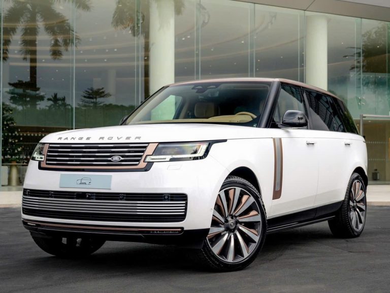 Ngoại thất xe Range Rover SV màu trắng ngọc trai phối chi tiết đồng sang trọng