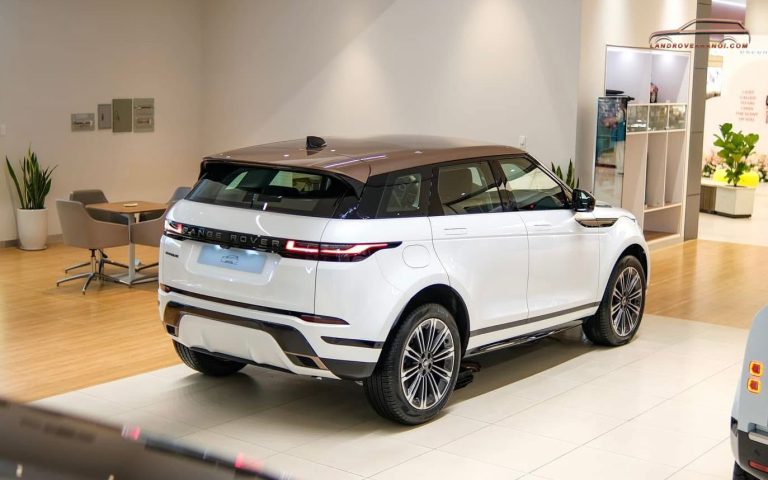 Ngoại thất góc nhìn 3/4 từ phía sau hông xe Range Rover Evoque 2026