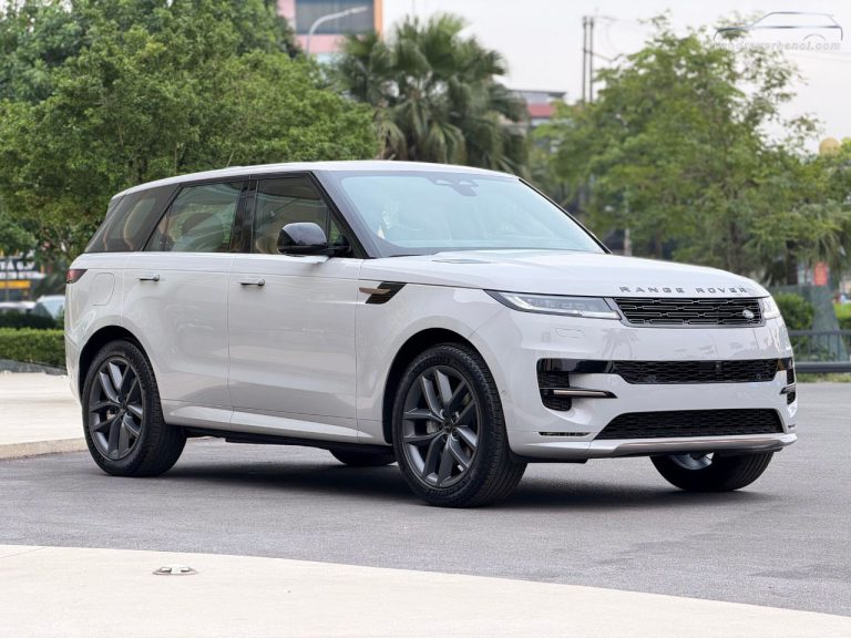 Ngoại thất góc 3/4 bên phải phía trước xe Range Rover Sport 2026 màu Borasco Grey