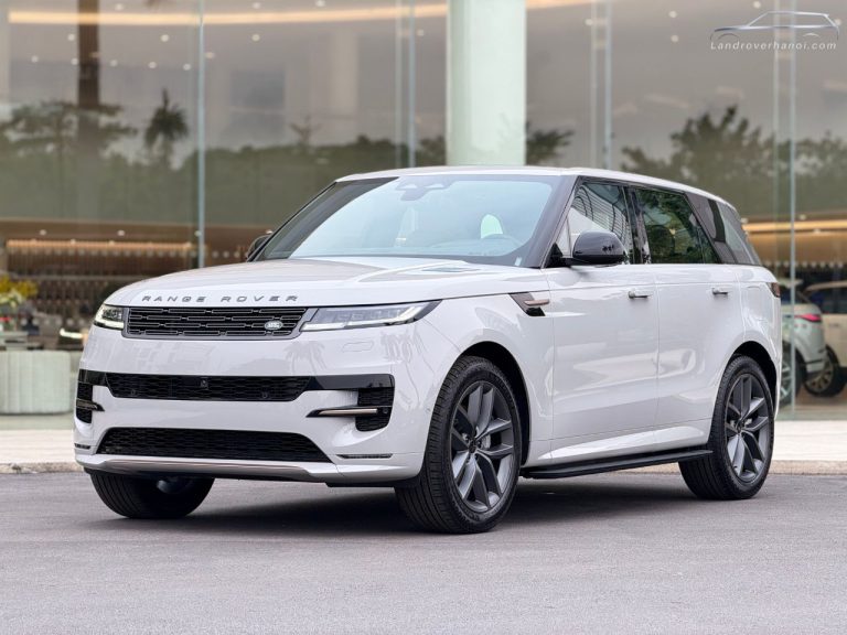 Góc 3/4 bên trái phía trước ngoại thất xe Range Rover Sport 2026 màu Borasco Grey