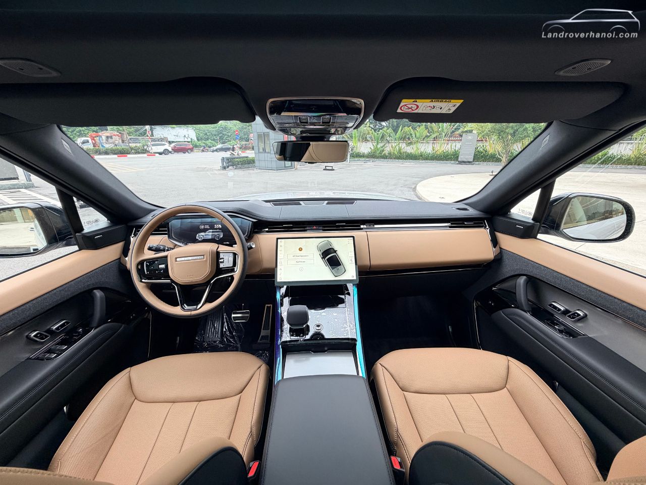 Toàn cảnh không gian khoang nội thất hàng ghế trước xe Range Rover Sport 2026