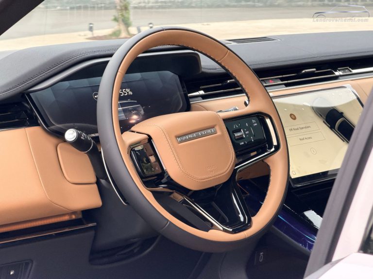 Góc nhìn vô năng và bảng taplo phối màu da bò sang trọng xe Range Rover Sport 2026