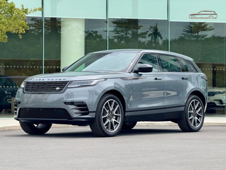 Ngoại thất góc 3/4 bên phải phía trước xe Range Rover Velar 2026 màu Zadar Grey