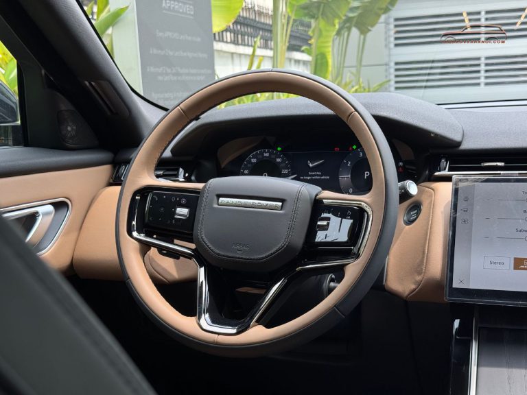 Cận cảnh thiết kế vô năng bọc da cao cấp tích hợp nút bấm cảm ứng Range Rover Velar 2026