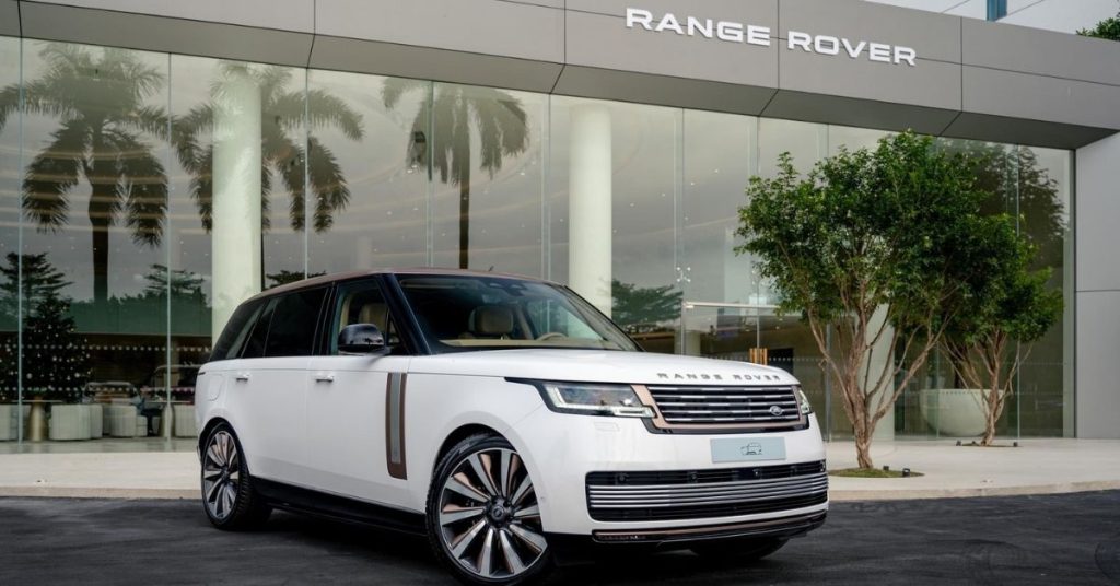 Toàn cảnh mặt tiền Showroom Land Rover Hà Nội chính hãng tại Long Biên