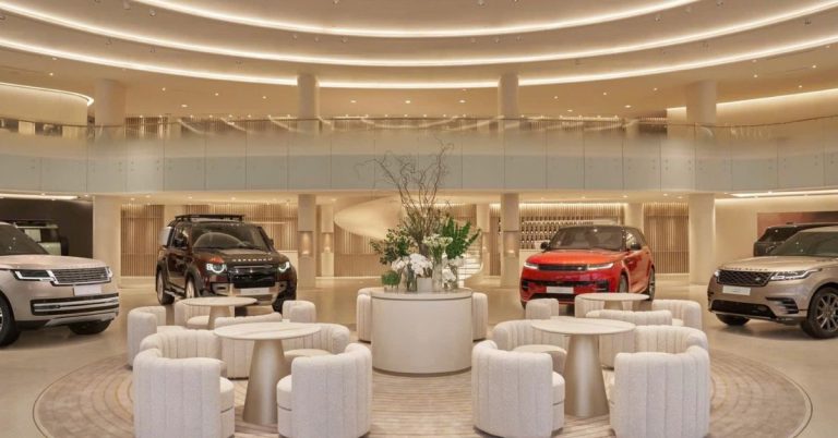 Toàn cảnh mặt tiền Showroom Land Rover Hà Nội chính hãng tại Việt Nam