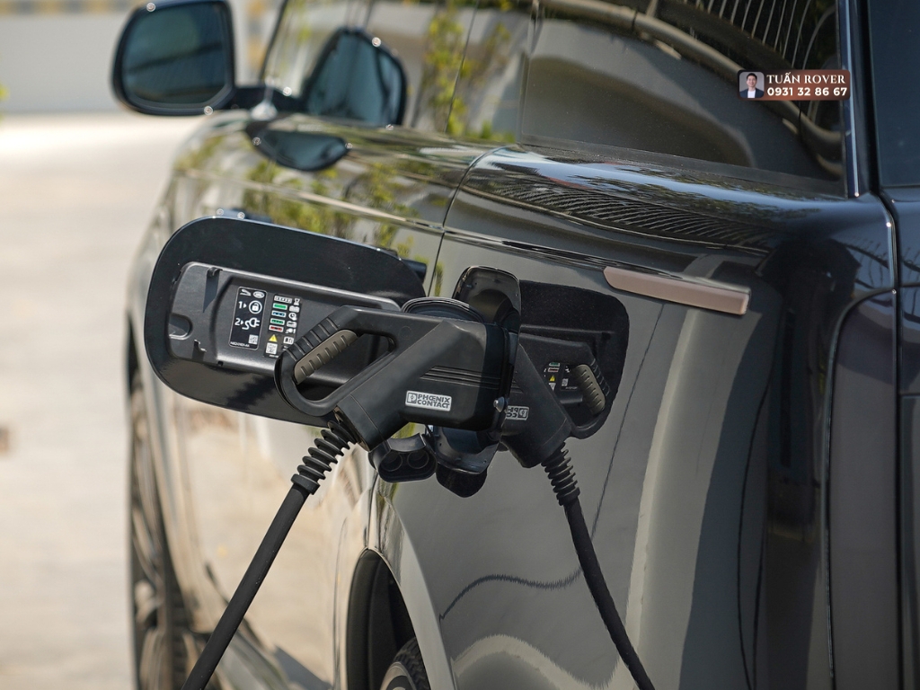 Công nghệ PHEV sạc điện Range Rover 2026