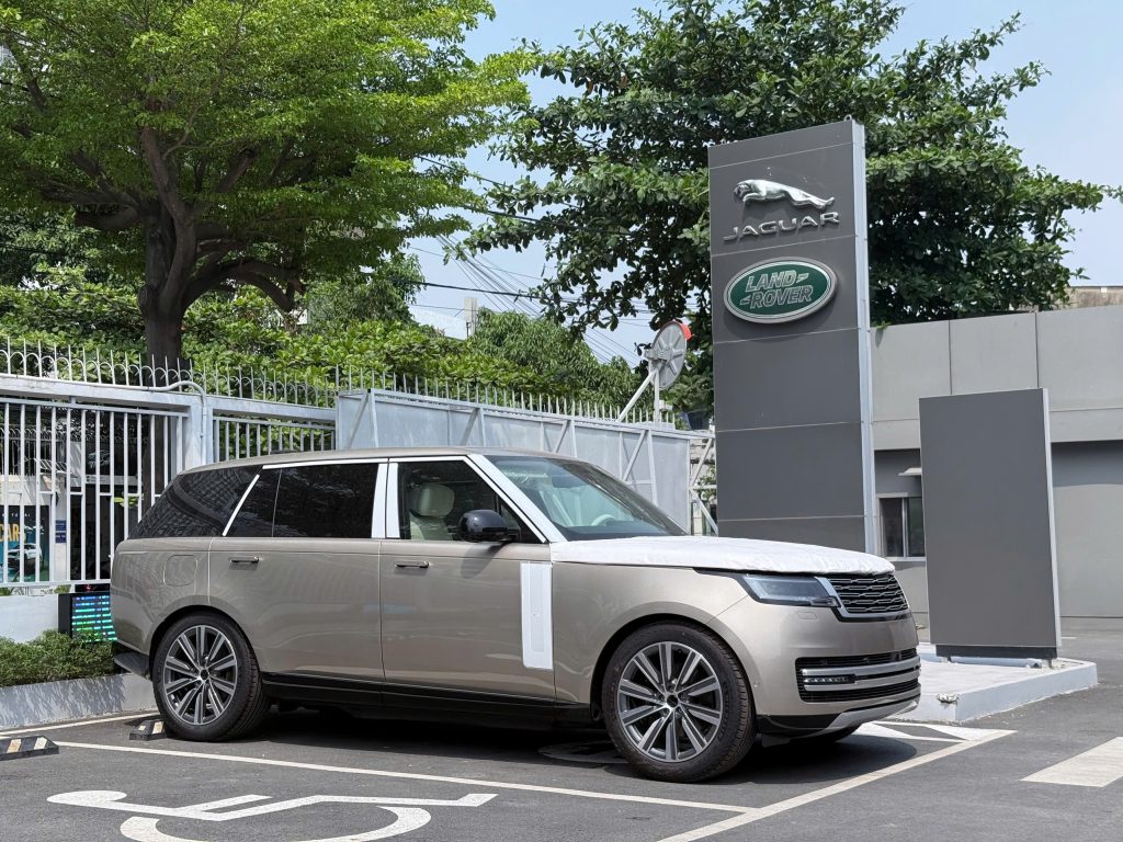 Range Rover Autobiography 2026 đã có mặt tại Việt Nam sẵn sàng bàn giao