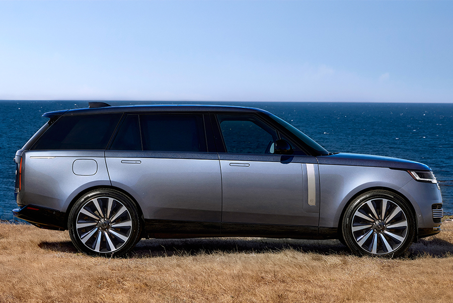 Ngoại thất phối màu xanh Duo-tone độc bản của Range Rover SV Asilomar Edition.