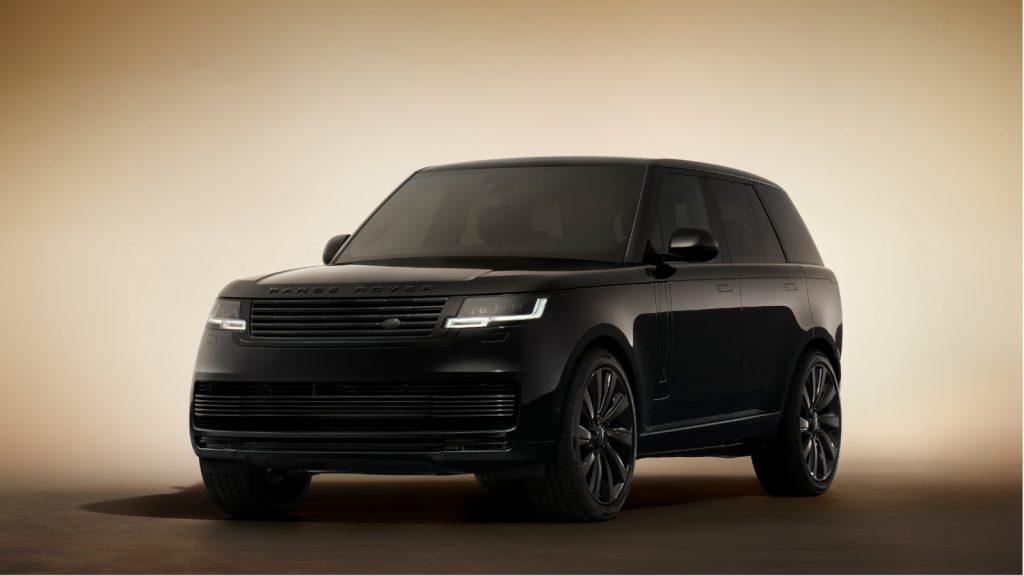 Ngoại thất xe Range Rover SV Black với lớp sơn đen Narvik Black bóng loáng