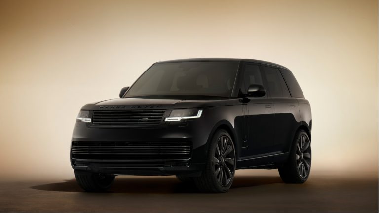 Ngoại thất xe Range Rover SV Black với lớp sơn đen Narvik Black bóng loáng