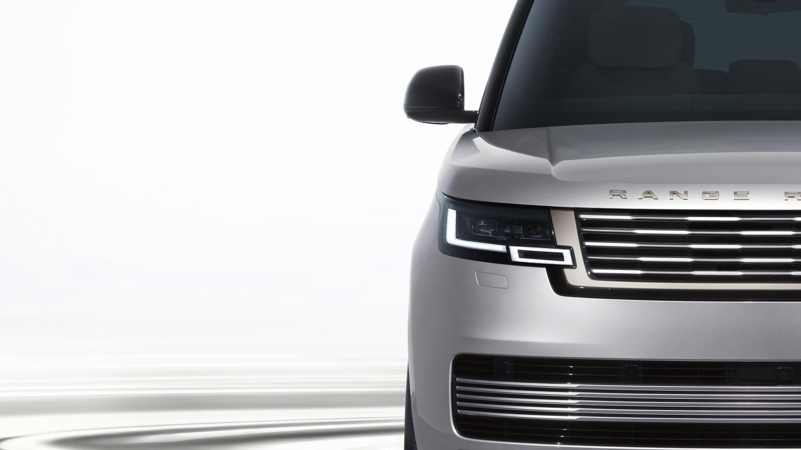 Cập nhật mức giá xe Range Rover SV Ultra 2026 chính hãng