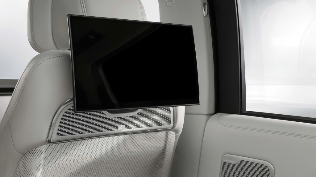 Hệ thống màn hình giải trí độ phân giải cao cho hàng ghế sau xe SV Ultra