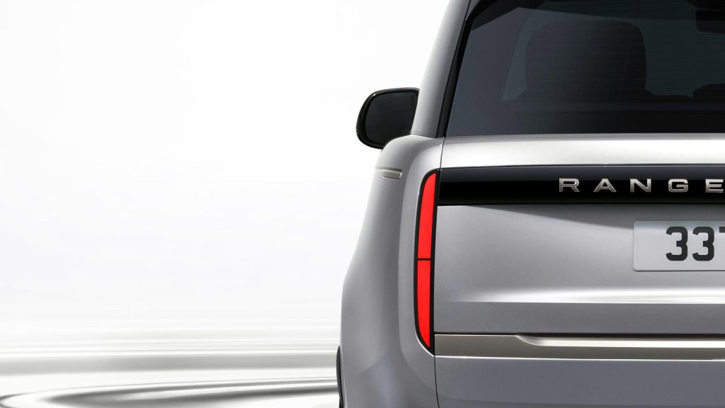 Đuôi xe Range Rover SV Ultra với cụm đèn hậu thanh mảnh hiện đại